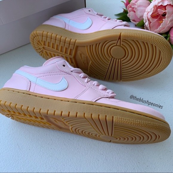 Nike Air Jordan 1 Low NWT - Picture 9 of 13